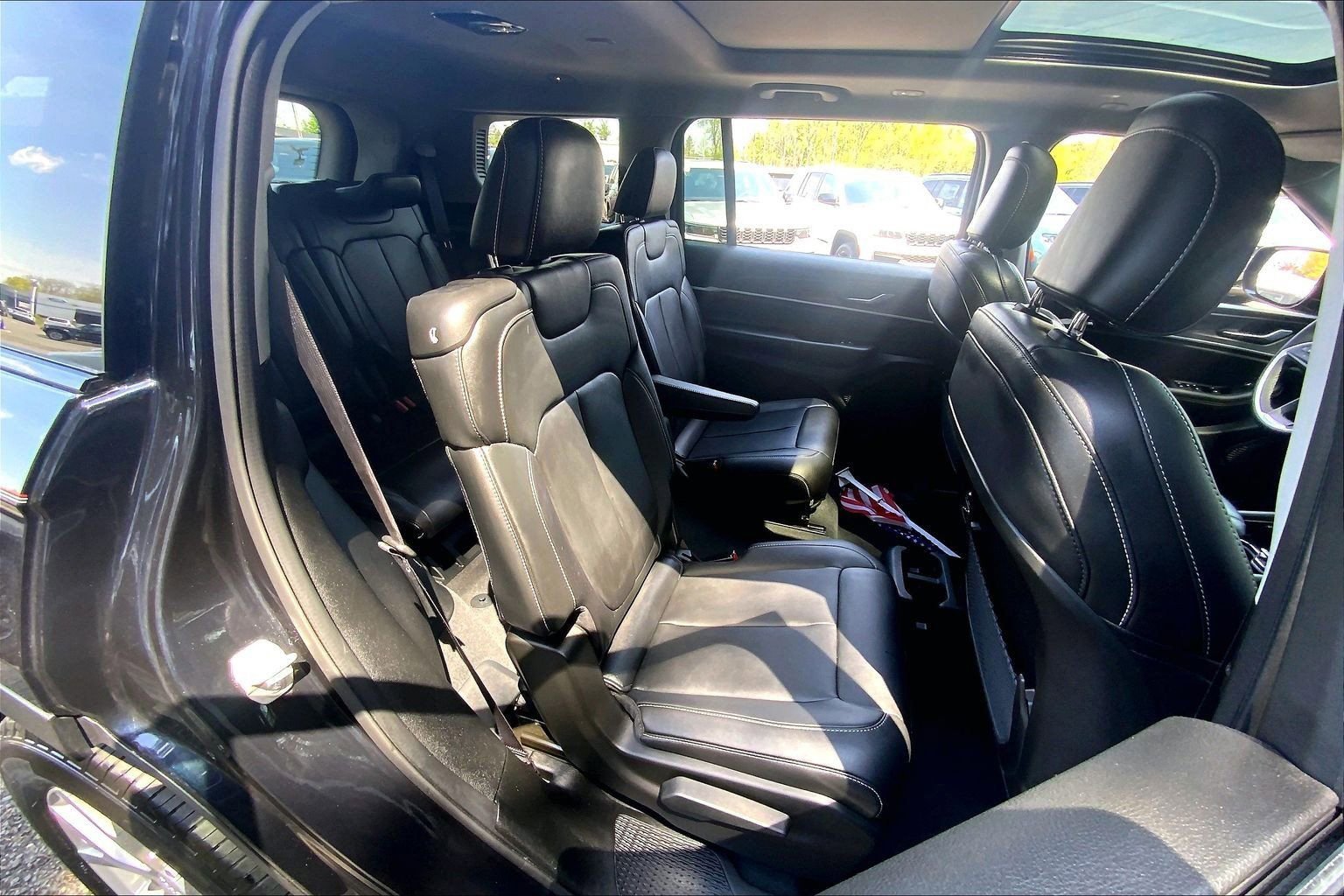 Certified 2023 Jeep Grand Cherokee L Limited AWD/4WD image 16