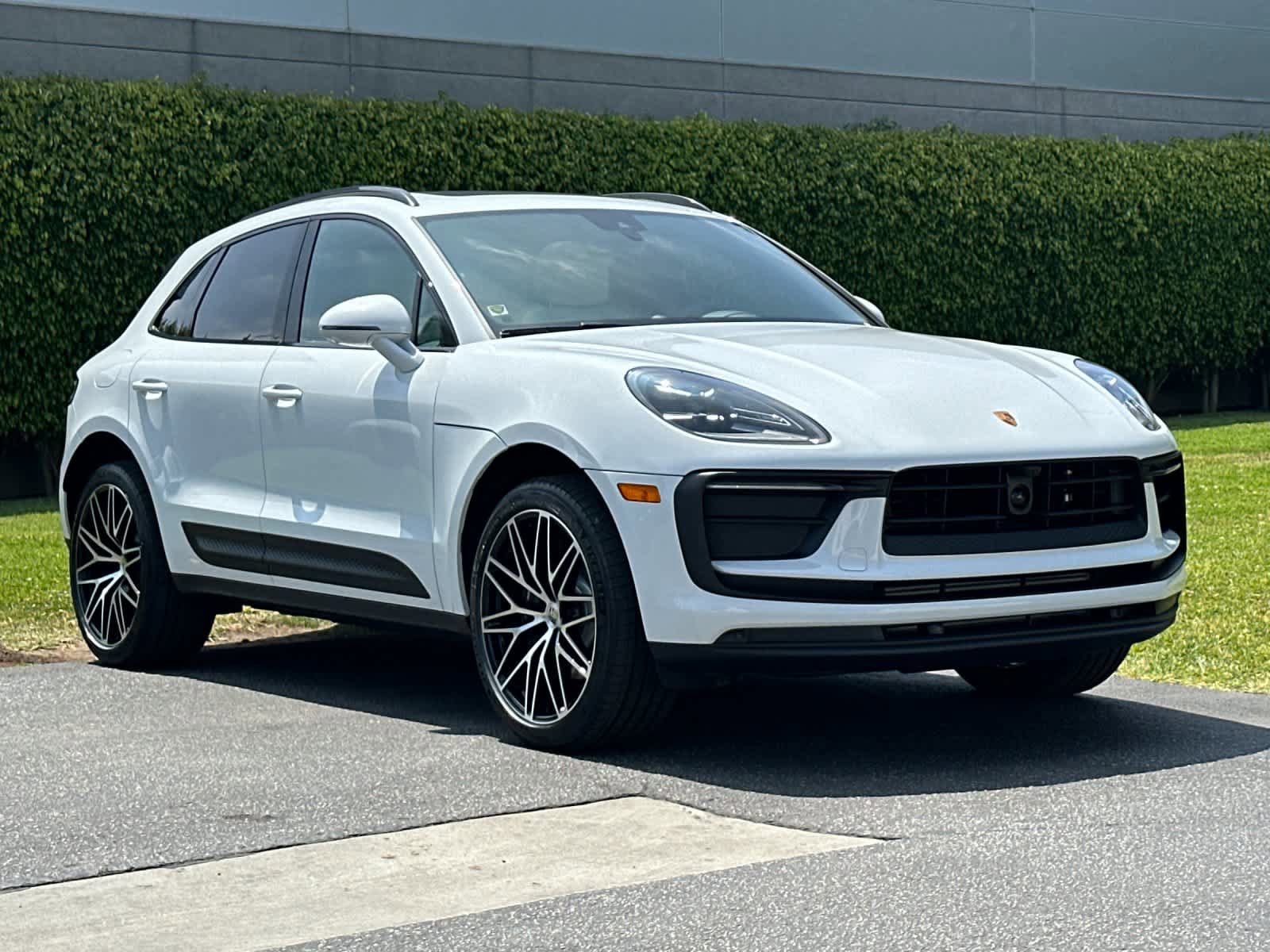 New 2026 Porsche Macan AWD/4WD image 10