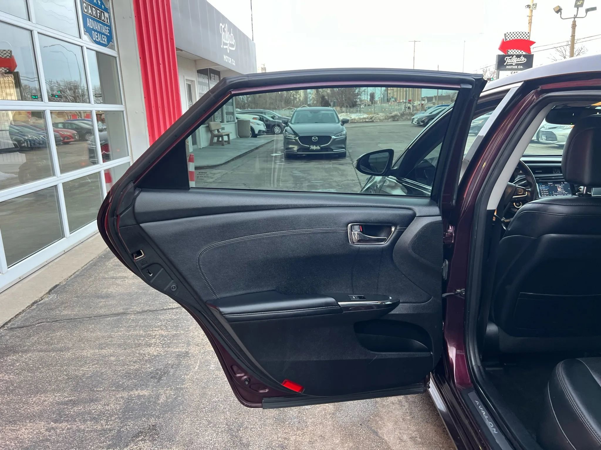 Used 2018 Toyota Avalon Limited image 11