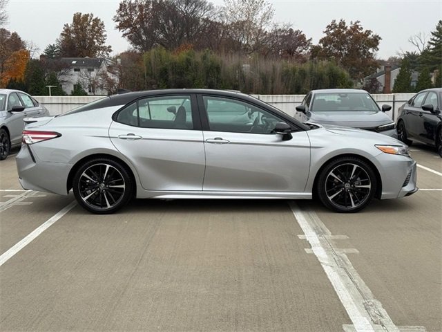 Used 2020 Toyota Camry XSE image 2