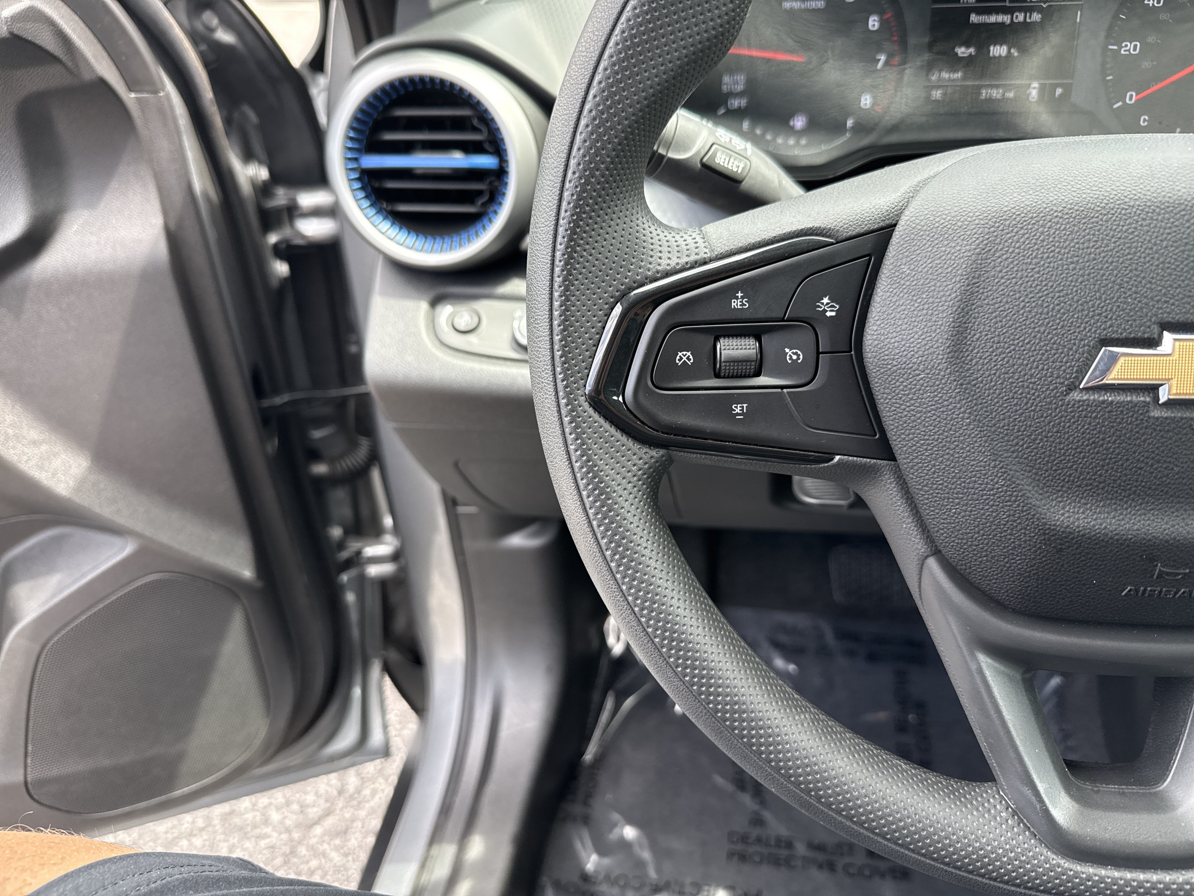 Used 2026 Chevrolet Trax LS w/ LS Convenience Package FWD image 19