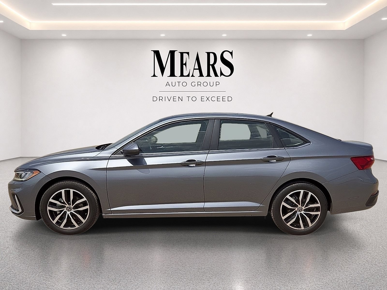 Used 2025 Volkswagen Jetta SE FWD image 2