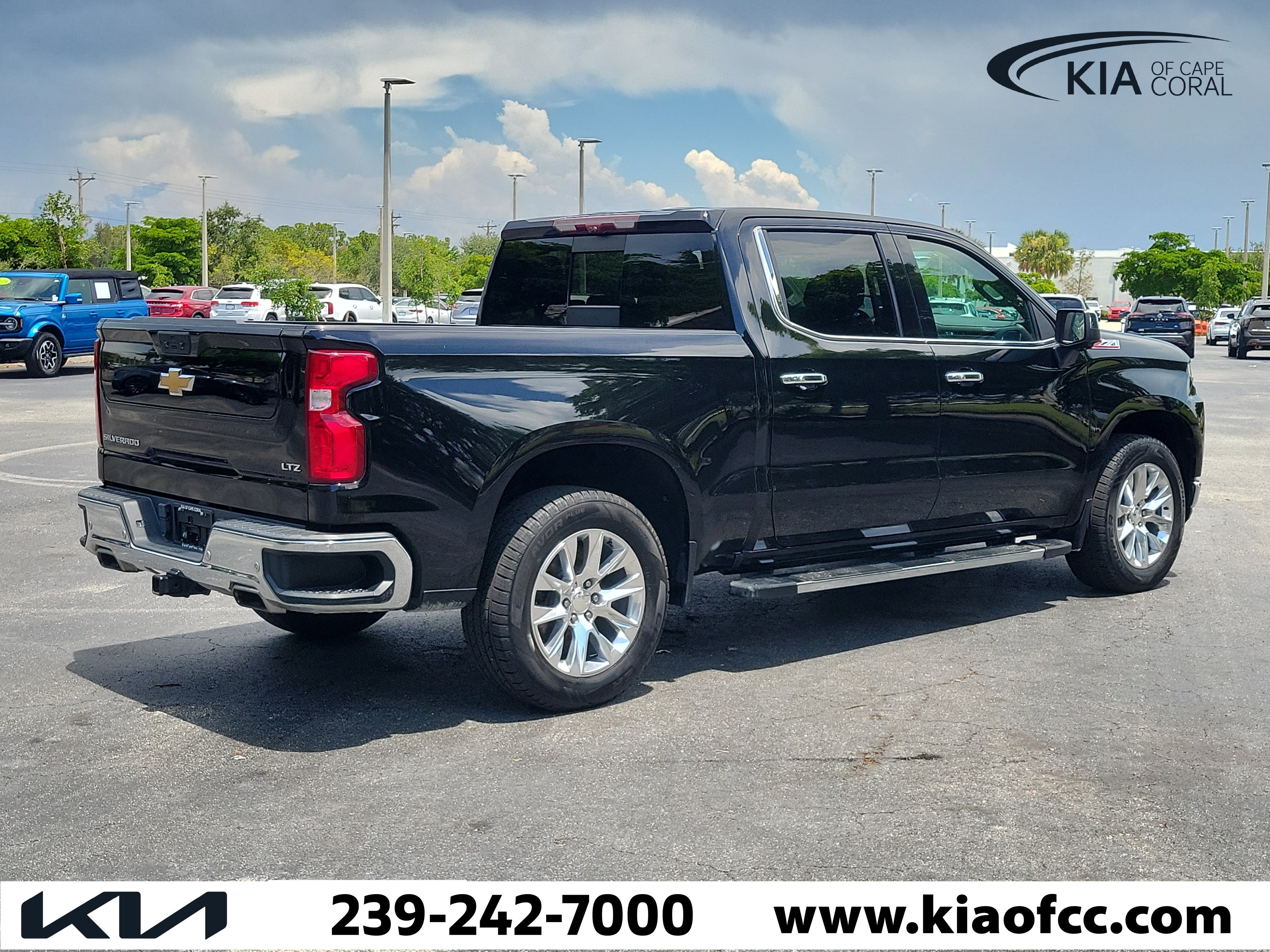 Used 2022 Chevrolet Silverado 1500 LTZ w/ LTZ Premium Package AWD/4WD image 6