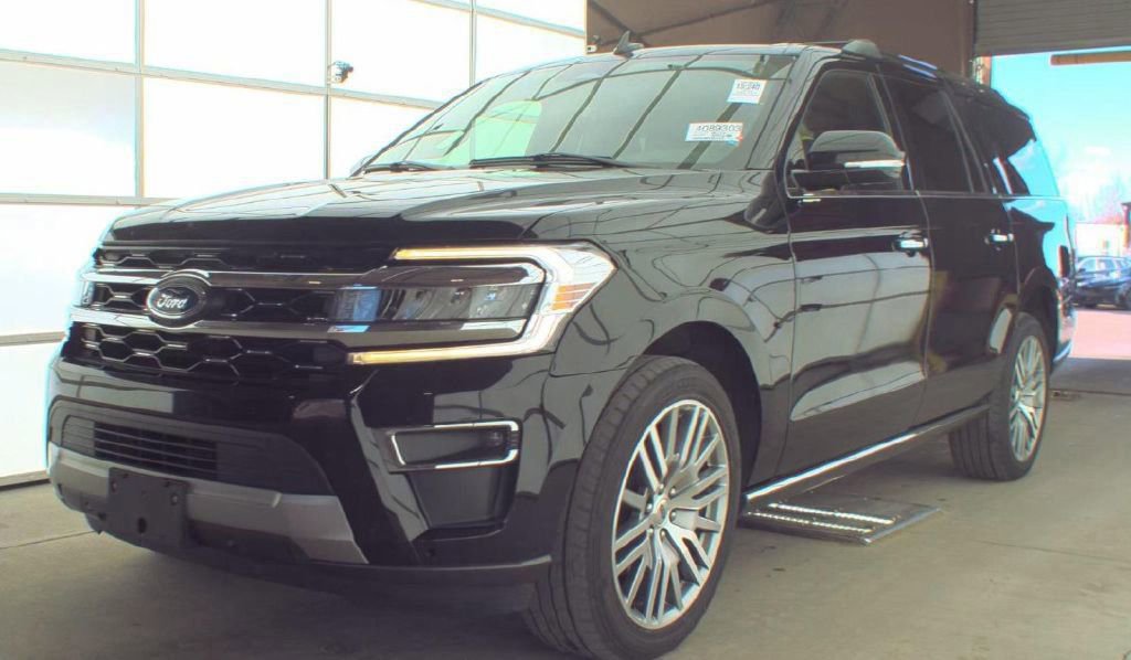Used 2024 Ford Expedition Max Limited AWD/4WD image 1