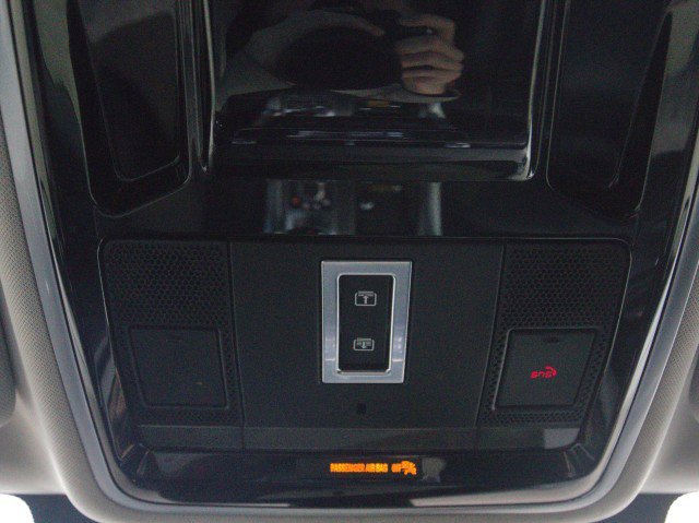 Used 2016 Land Rover Range Rover Sport SE image 27