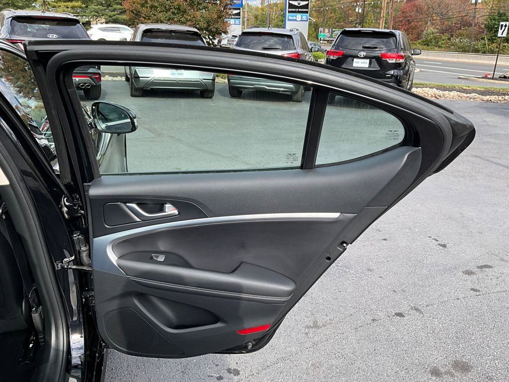 Used 2025 Genesis G70 2.5T image 43