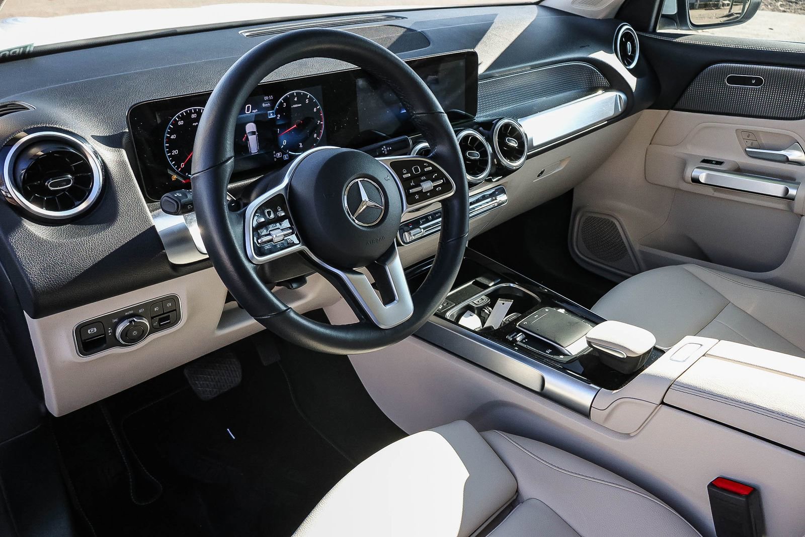 Used 2022 Mercedes-Benz GLB 250 image 27