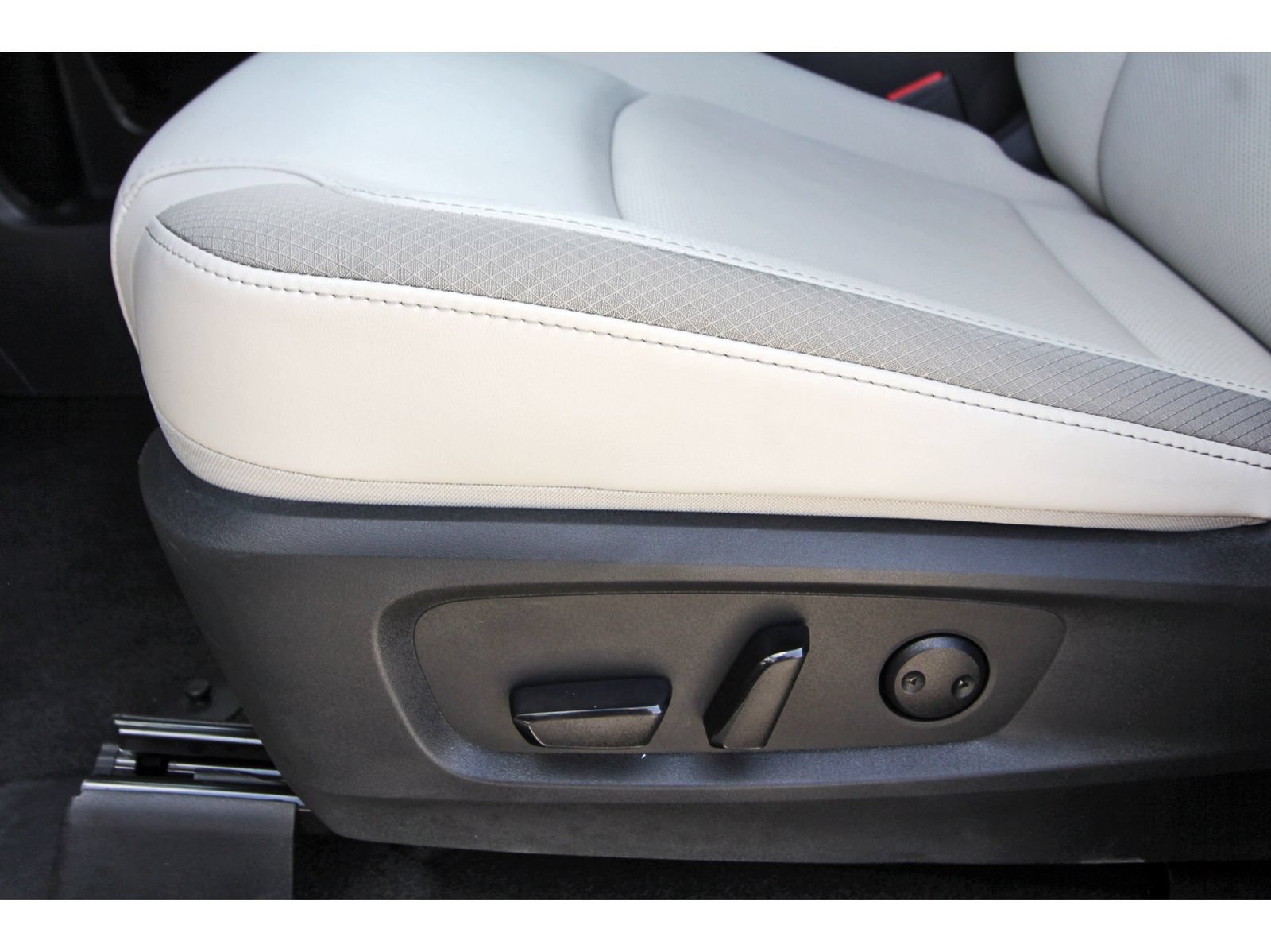 Certified 2026 Nissan Pathfinder SL AWD/4WD image 33
