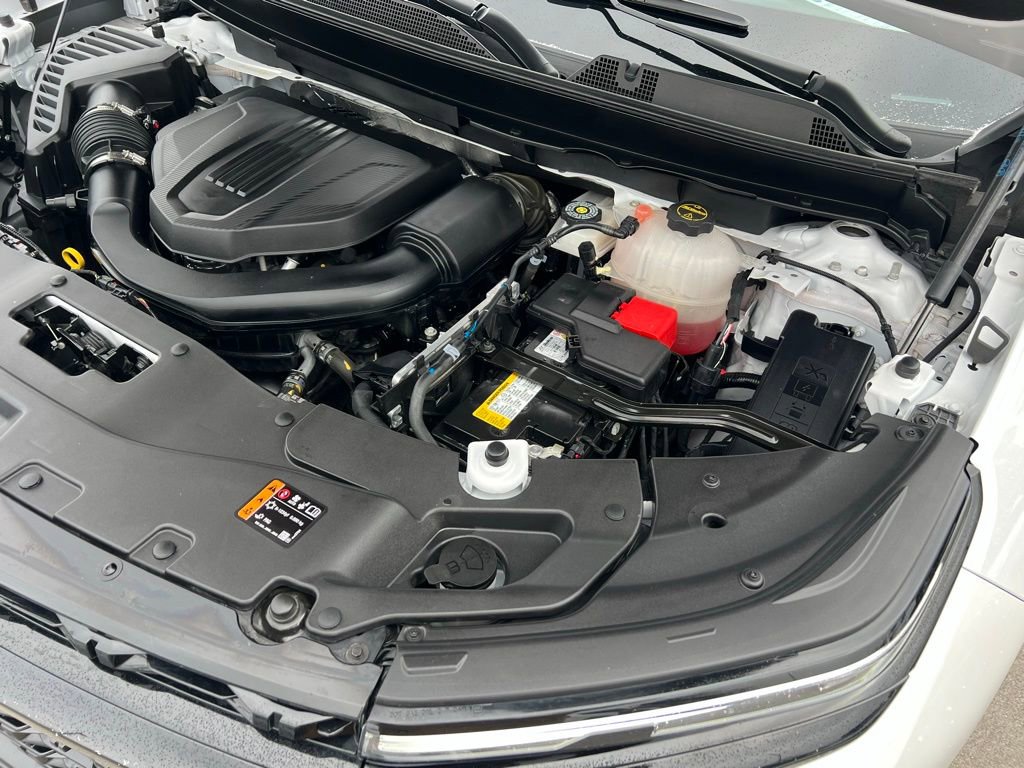 Used 2024 Chevrolet Traverse RS image 51