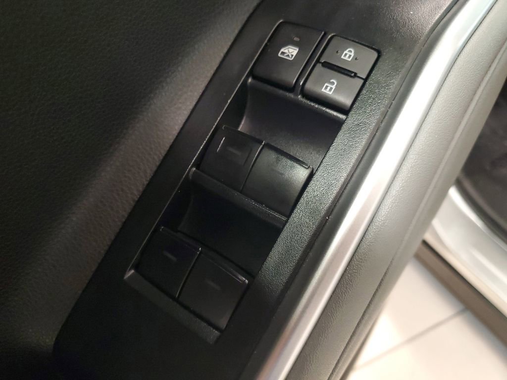 Used 2024 Toyota Highlander LE FWD image 20