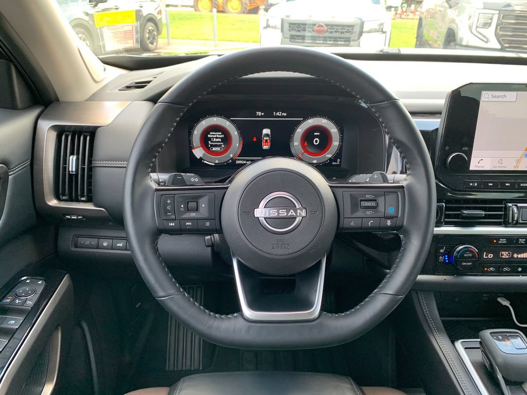 Used 2025 Nissan Pathfinder Platinum AWD/4WD image 12
