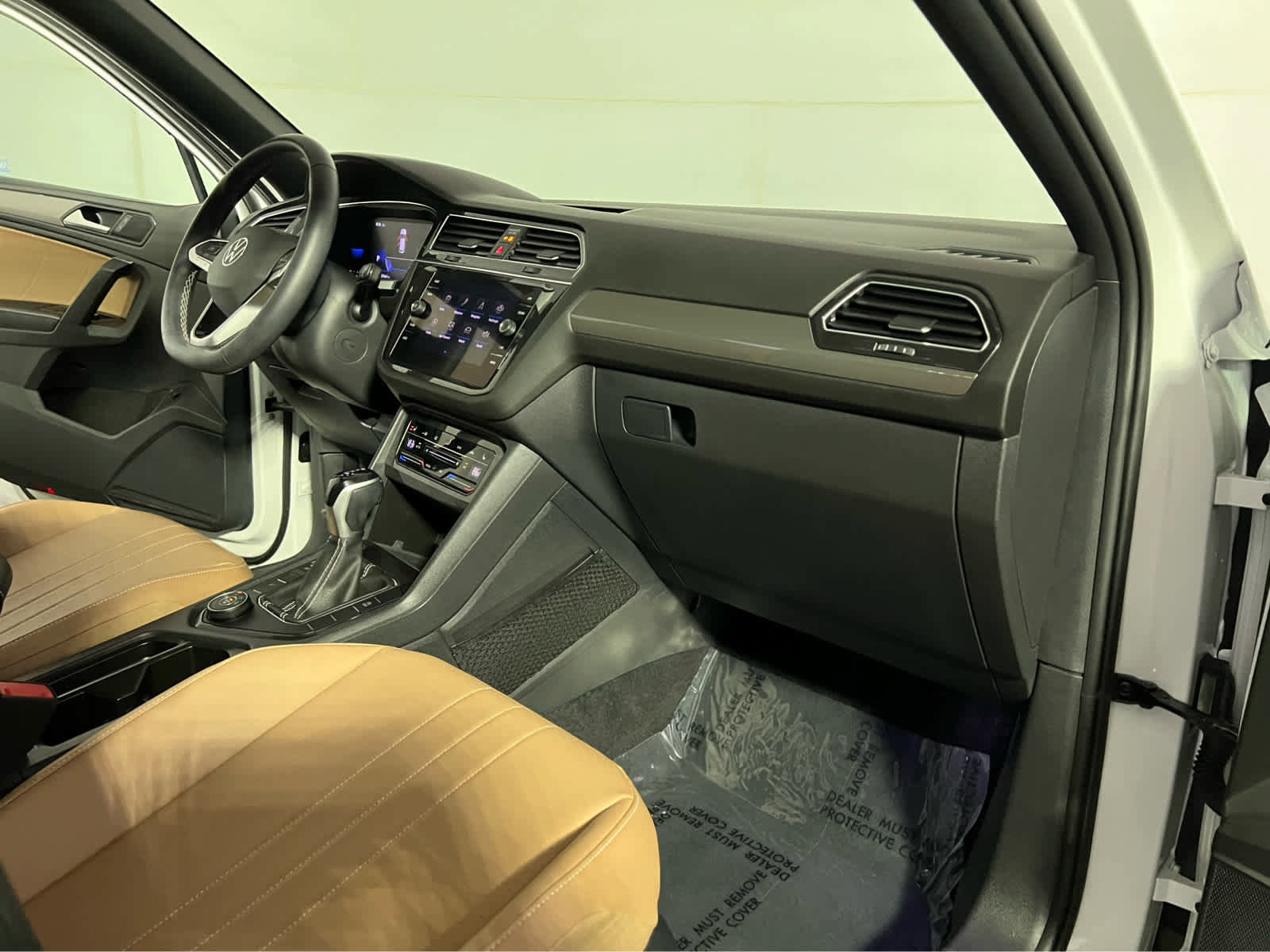 Used 2022 Volkswagen Tiguan SE w/ Panoramic Sunroof Package image 30