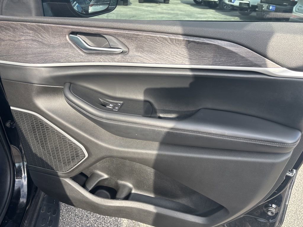 Used 2022 Jeep Grand Cherokee L Limited image 41