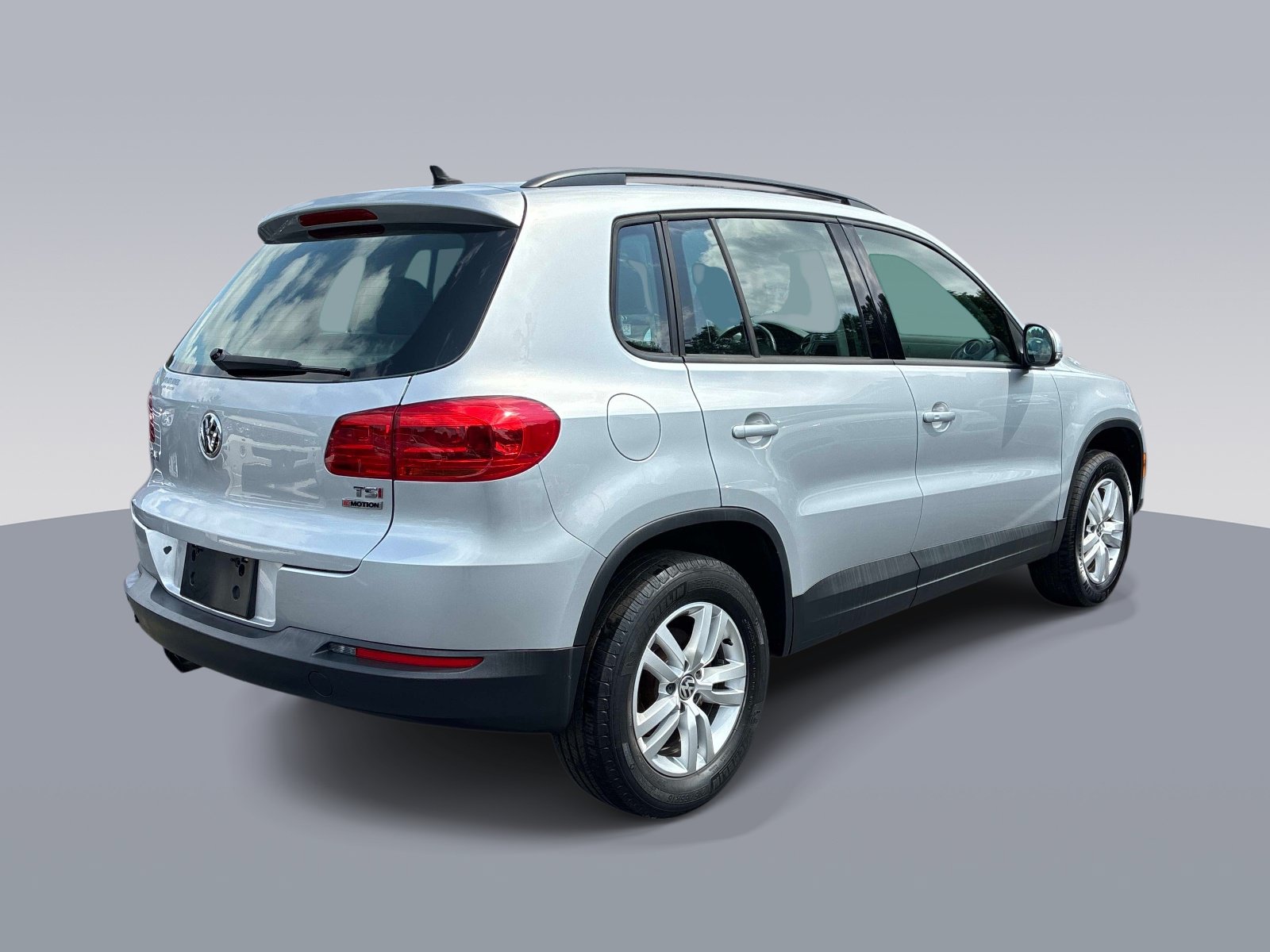 Used 2017 Volkswagen Tiguan S AWD/4WD image 7