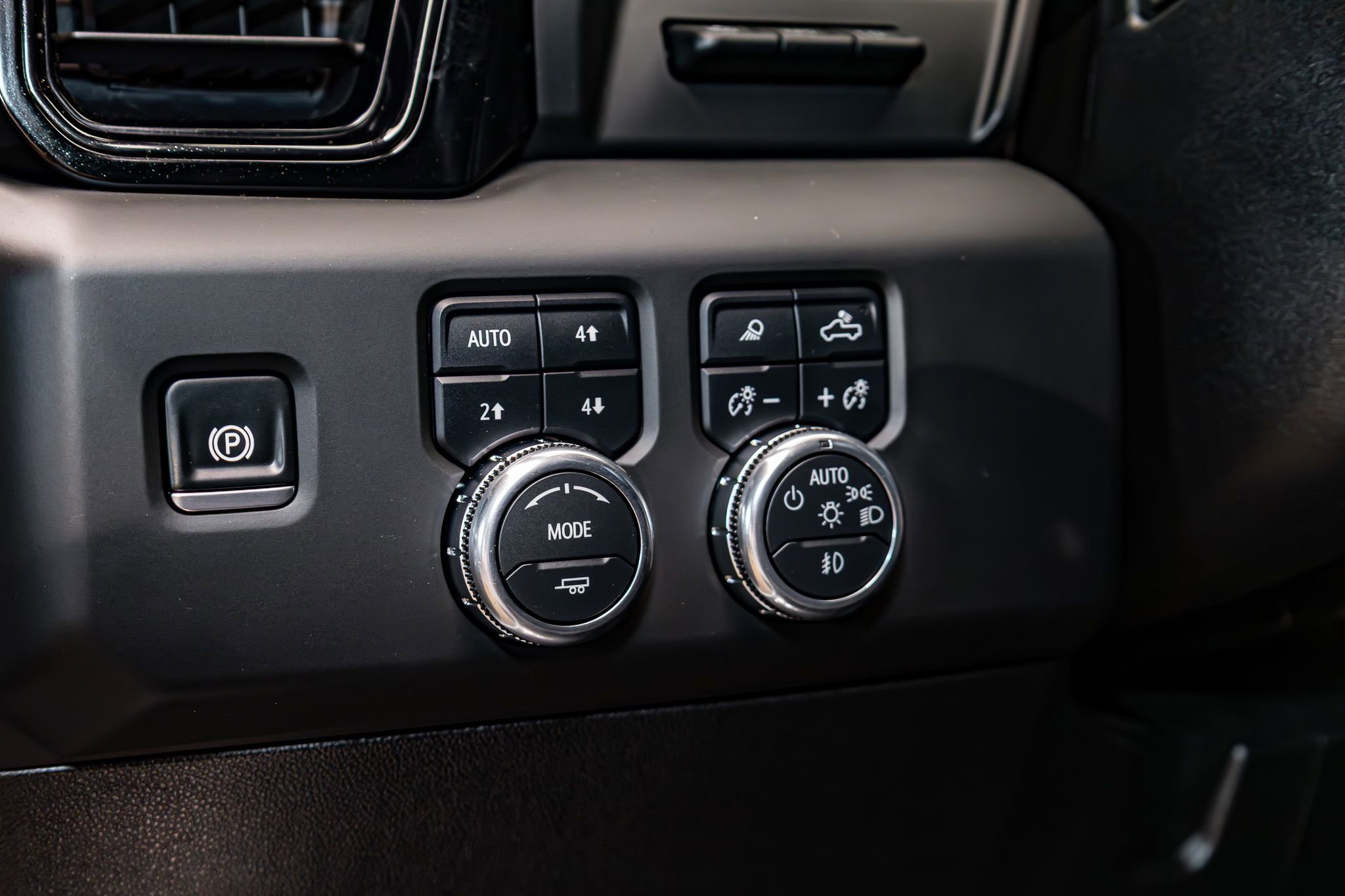 Used 2025 GMC Sierra 3500 AT4 w/ AT4 Premium Plus Package image 21