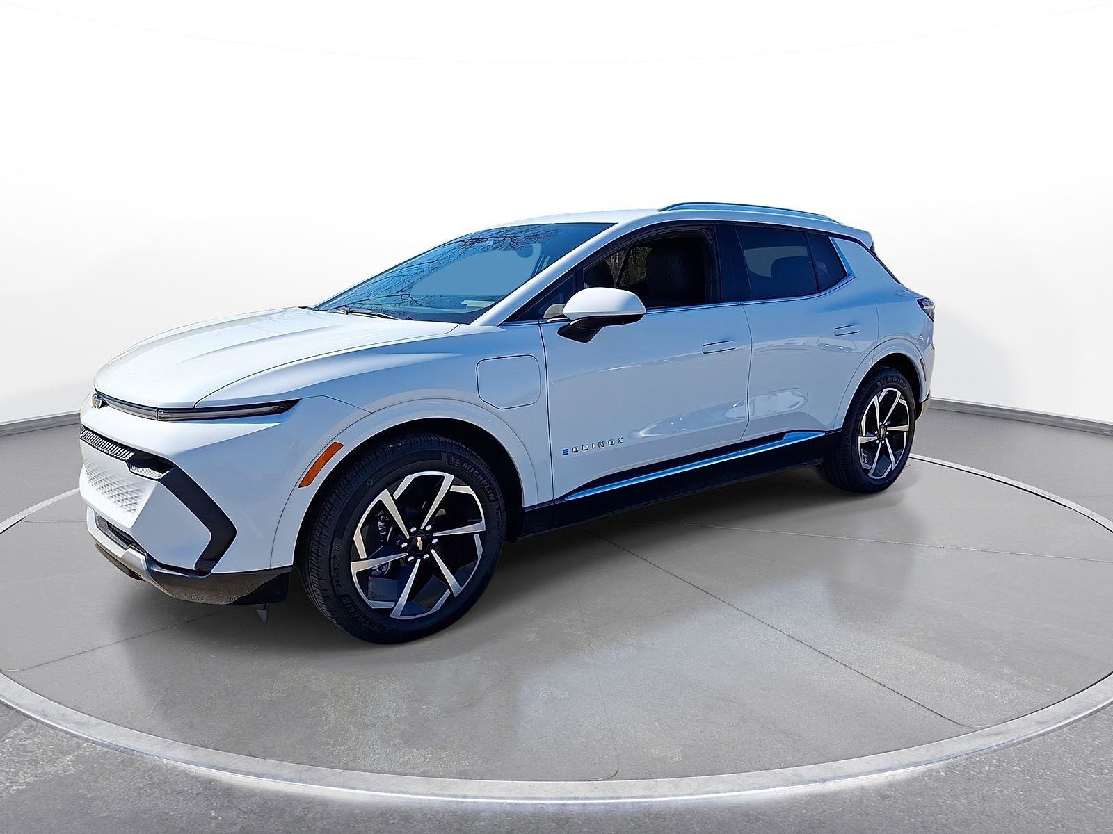 Used 2024 Chevrolet Equinox EV LT image 4