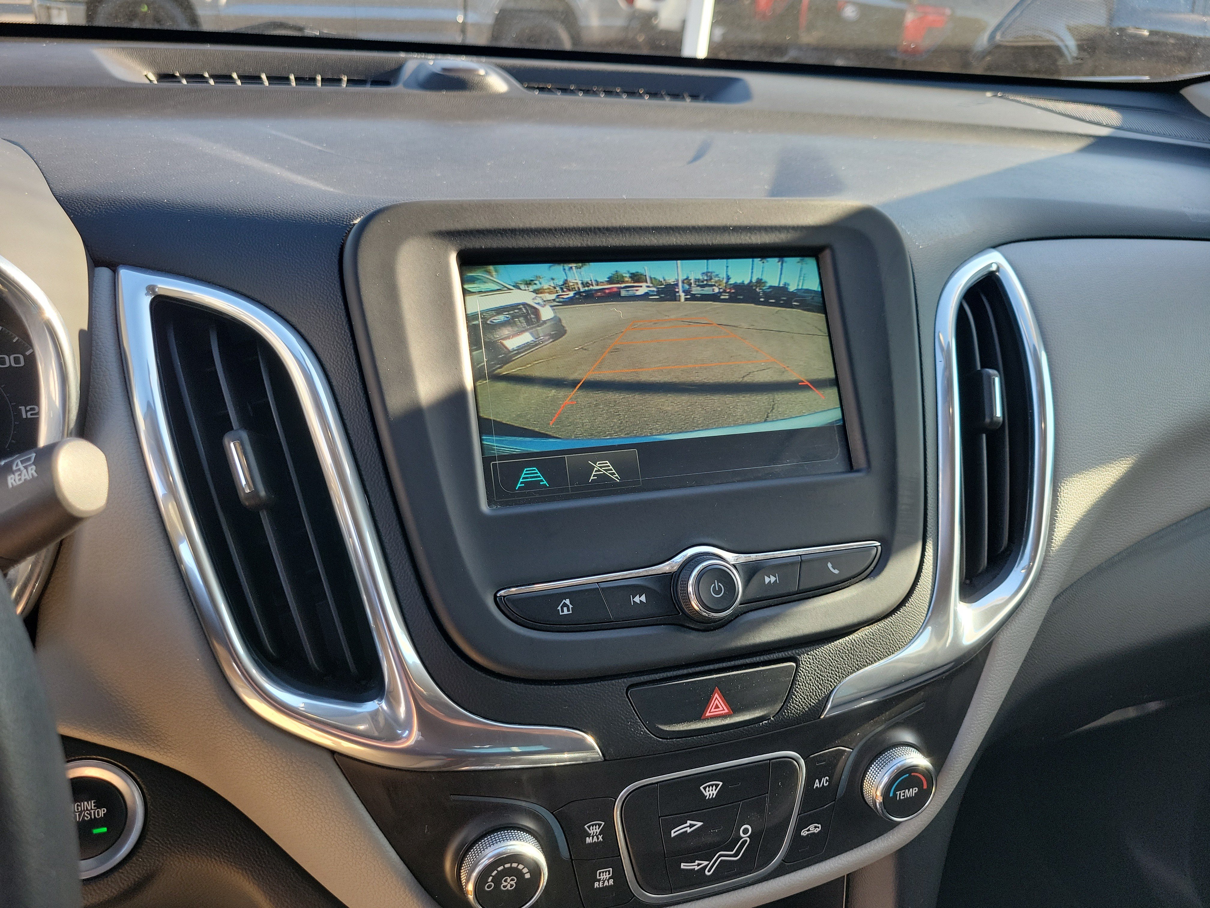Used 2018 Chevrolet Equinox LS FWD image 9