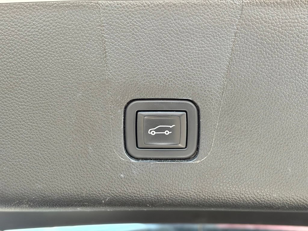 Used 2023 Chevrolet Traverse Premier w/ Redline Edition AWD/4WD image 14