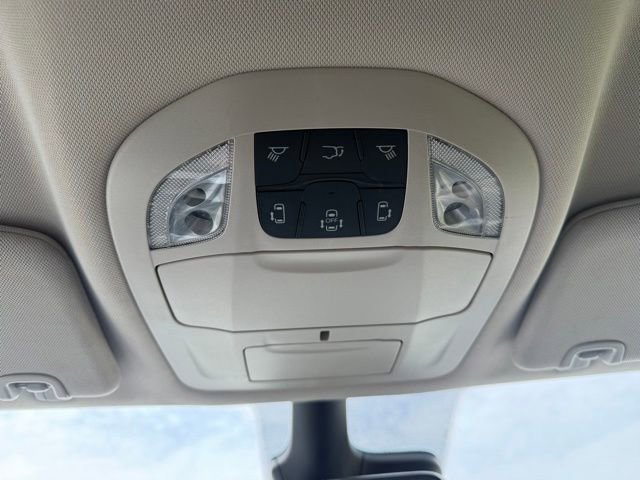 Used 2023 Chrysler Pacifica Touring-L FWD image 36