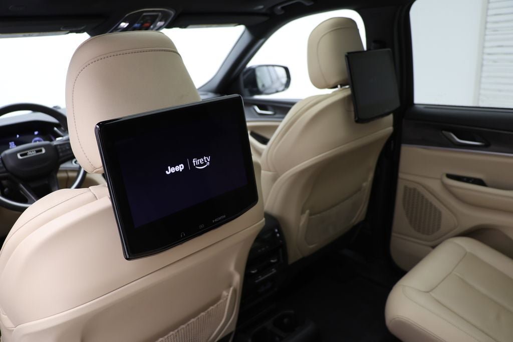 Used 2023 Jeep Grand Cherokee L Limited w/ Luxury Tech Group II AWD/4WD image 12