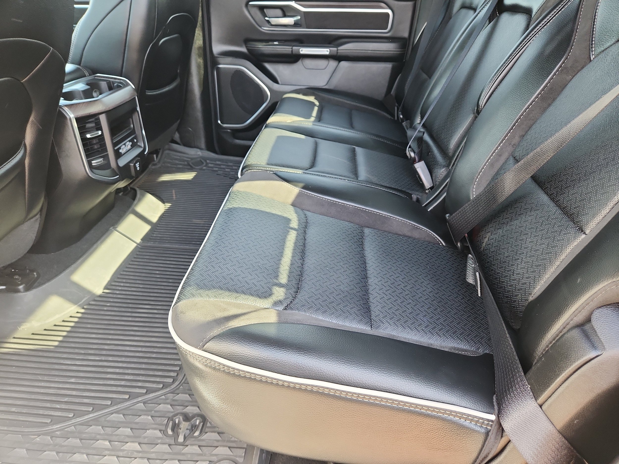 Used 2025 RAM 1500 Laramie AWD/4WD image 11