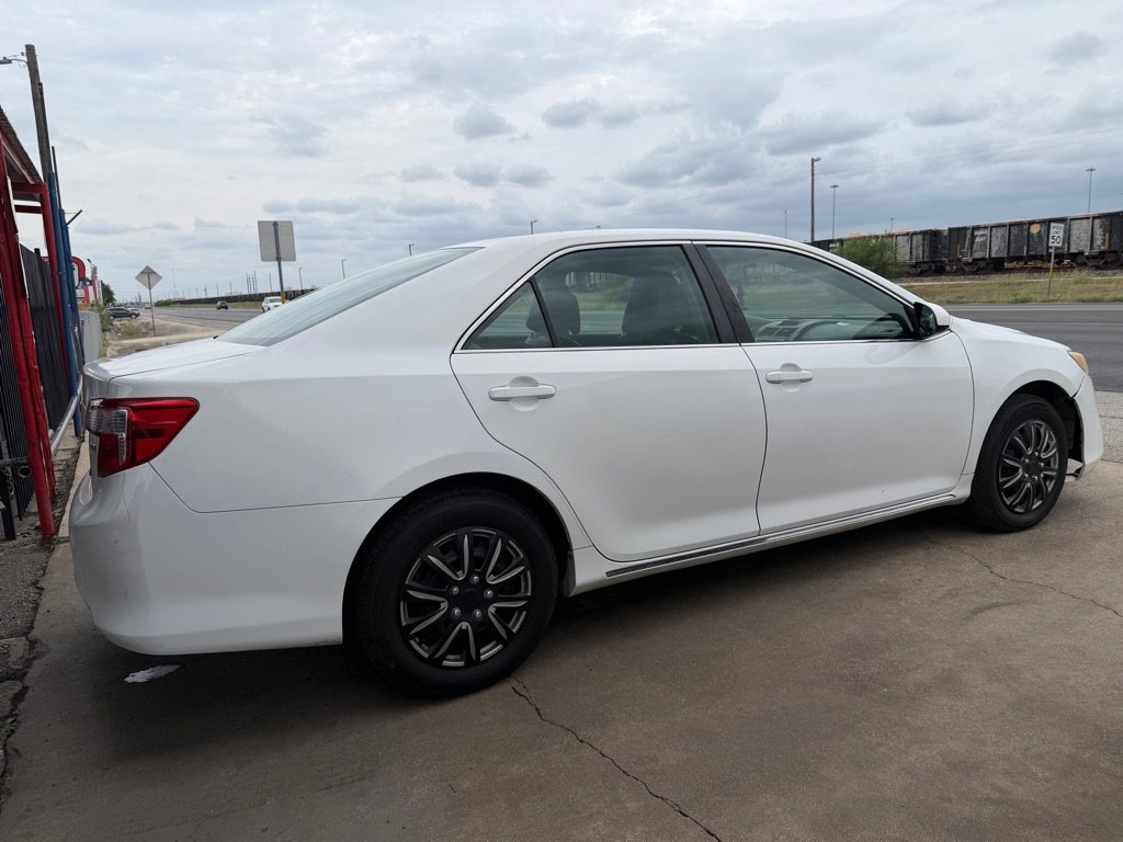 Used 2014 Toyota Camry LE image 21