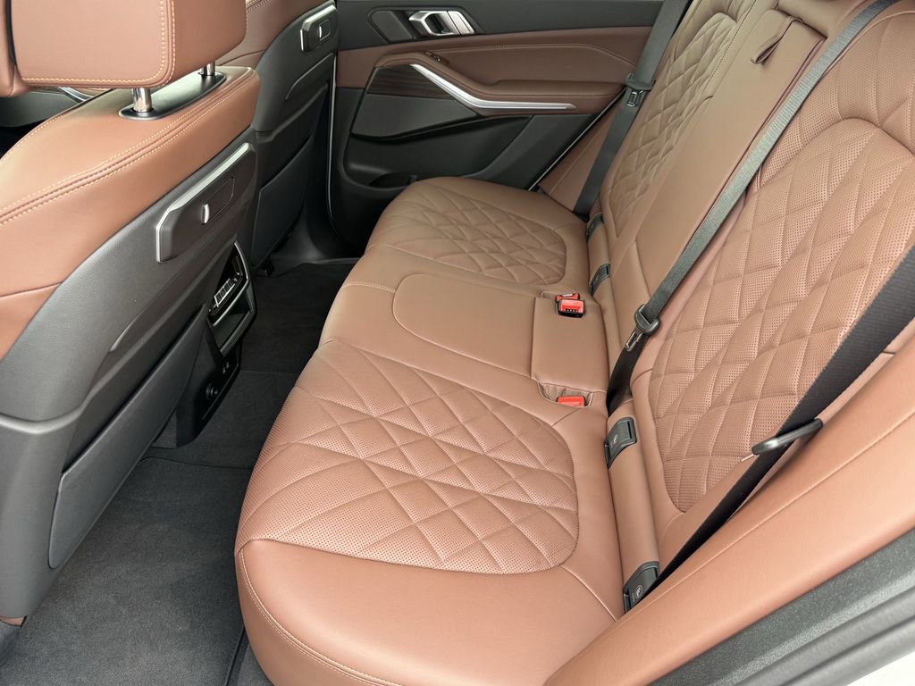 New 2026 BMW X5 xDrive50e w/ Executive Package image 32