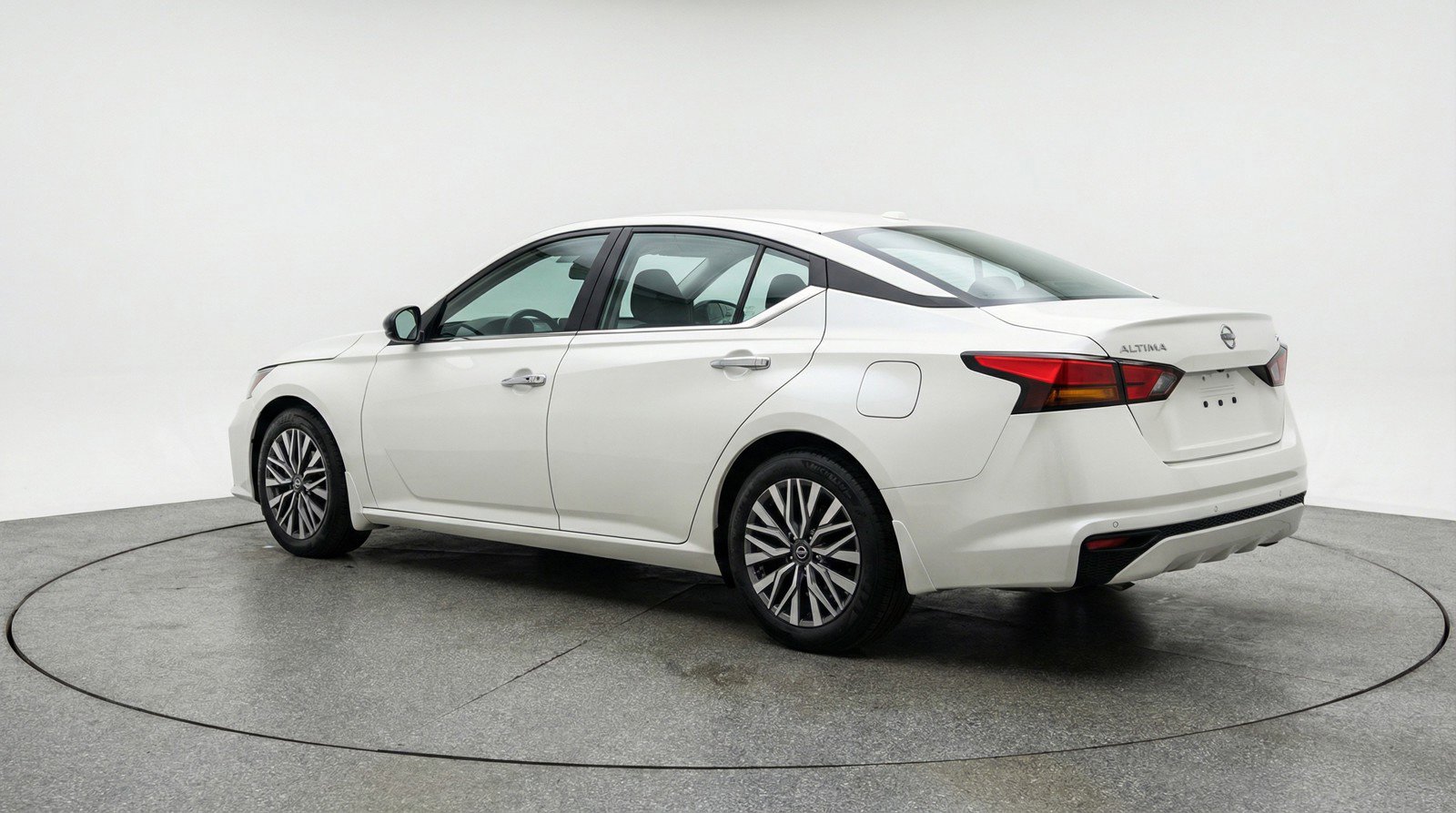 Used 2025 Nissan Altima 2.5 SV image 6