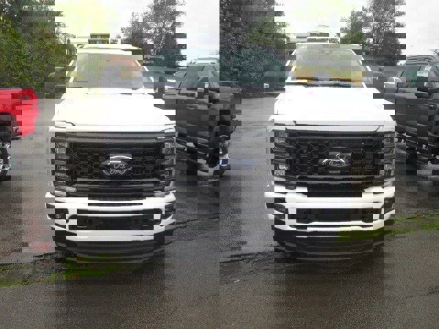 New 2026 Ford F350 4x4 SuperCab Super Duty image 3