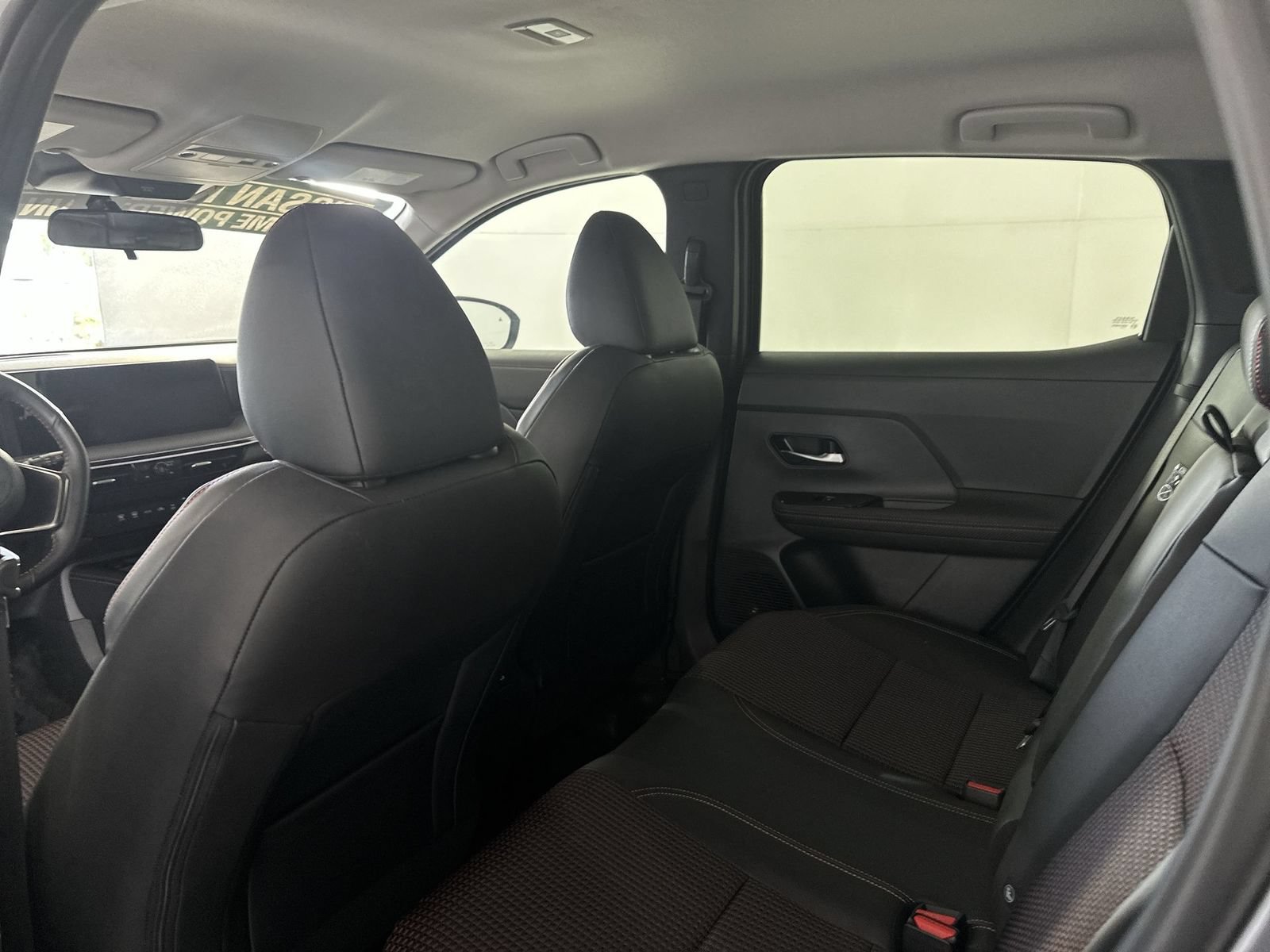 Certified 2025 Nissan Kicks SR FWD image 24