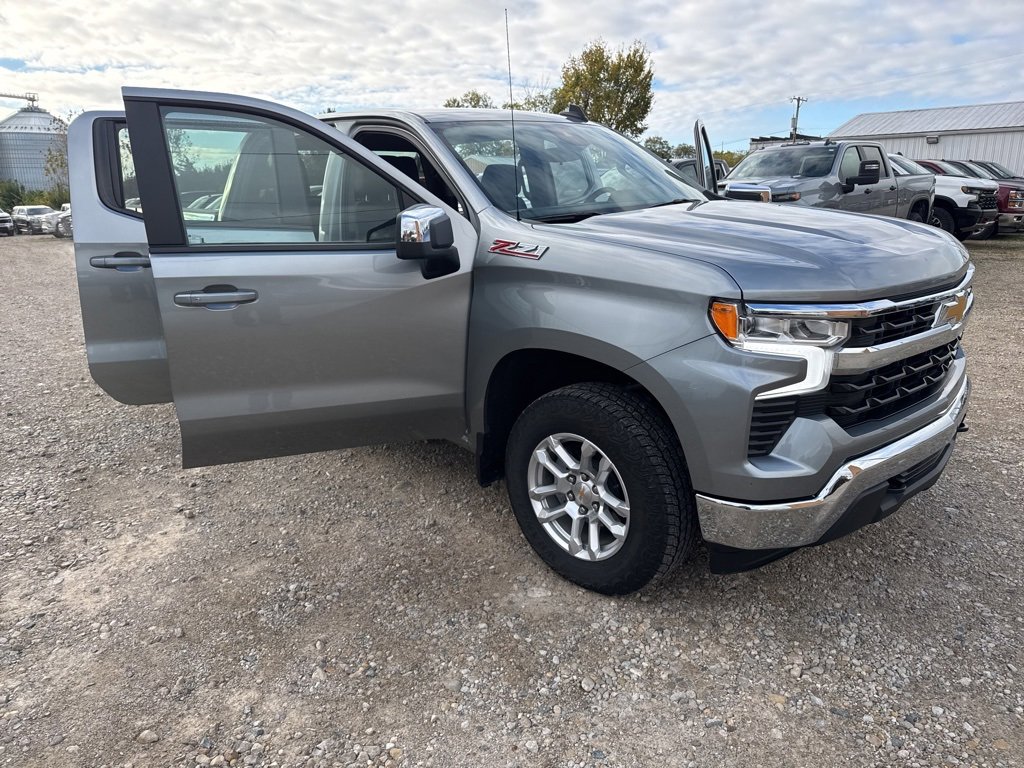 Used 2025 Chevrolet Silverado 1500 LT image 32