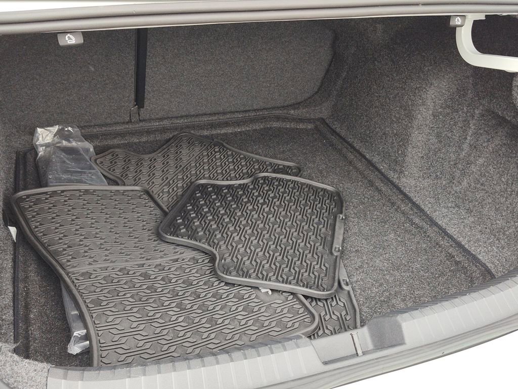 Used 2025 Volkswagen Jetta SE w/ Black Wheel Package image 9