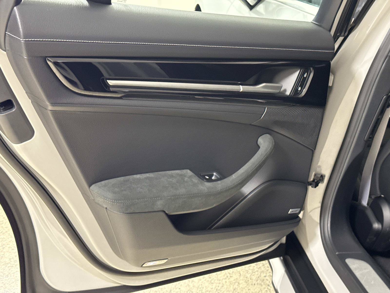 Used 2025 Porsche Panamera RWD image 10