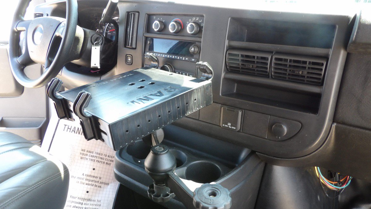 Used 2015 Chevrolet Express 2500 RWD image 23