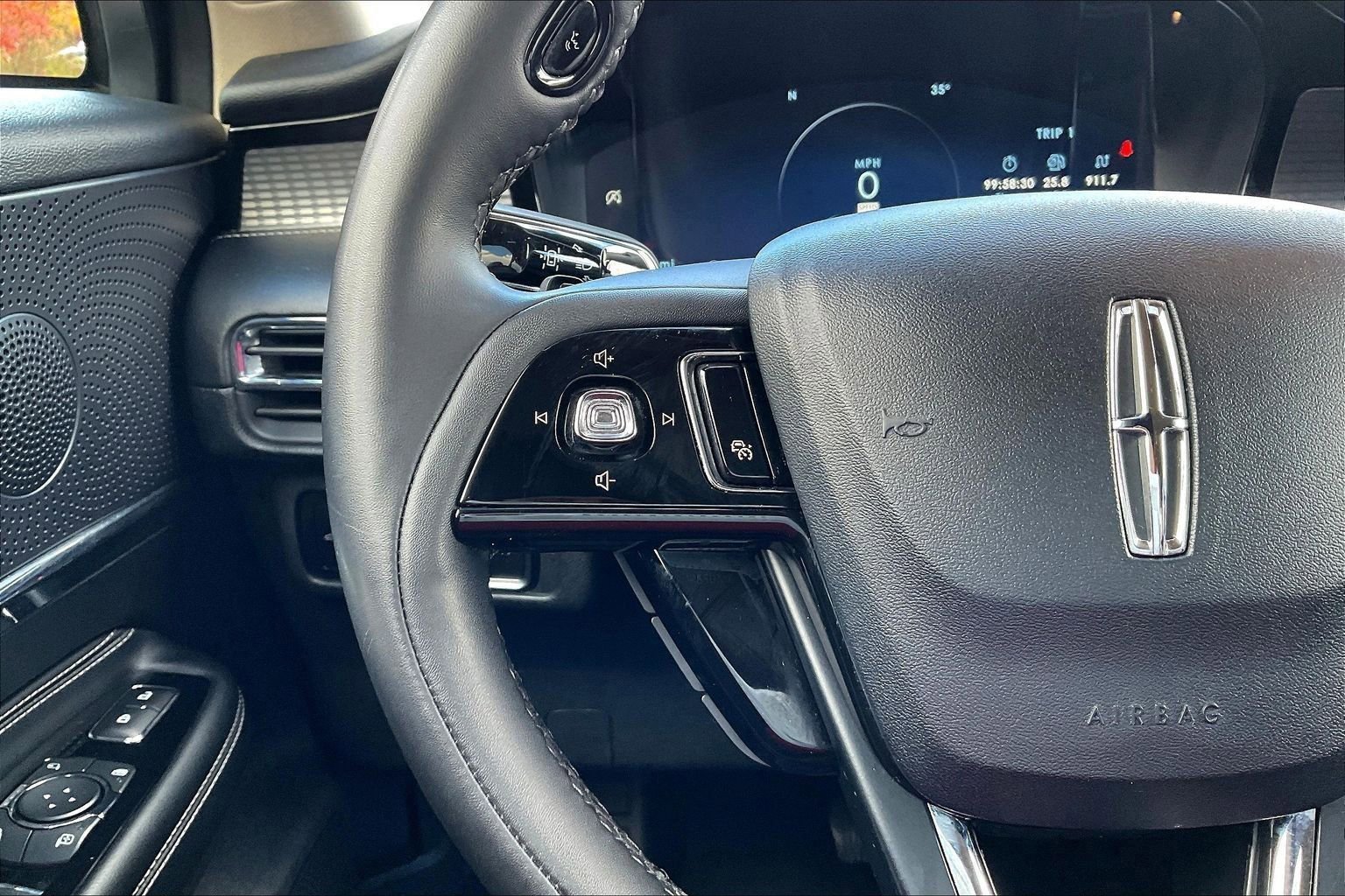 Used 2023 Lincoln Corsair AWD image 21