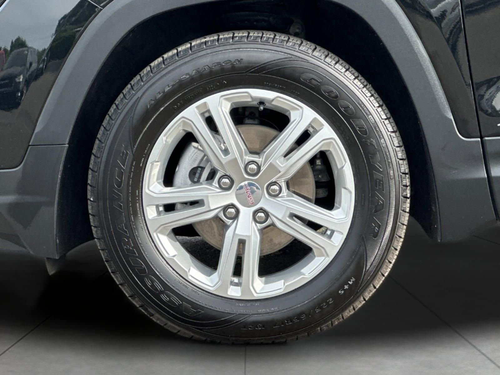 Used 2024 GMC Terrain SLE image 24