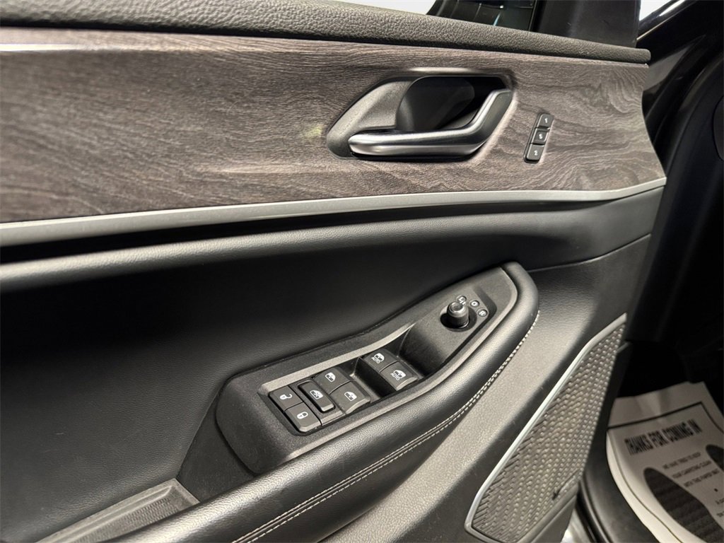 Used 2022 Jeep Grand Cherokee L Limited image 14