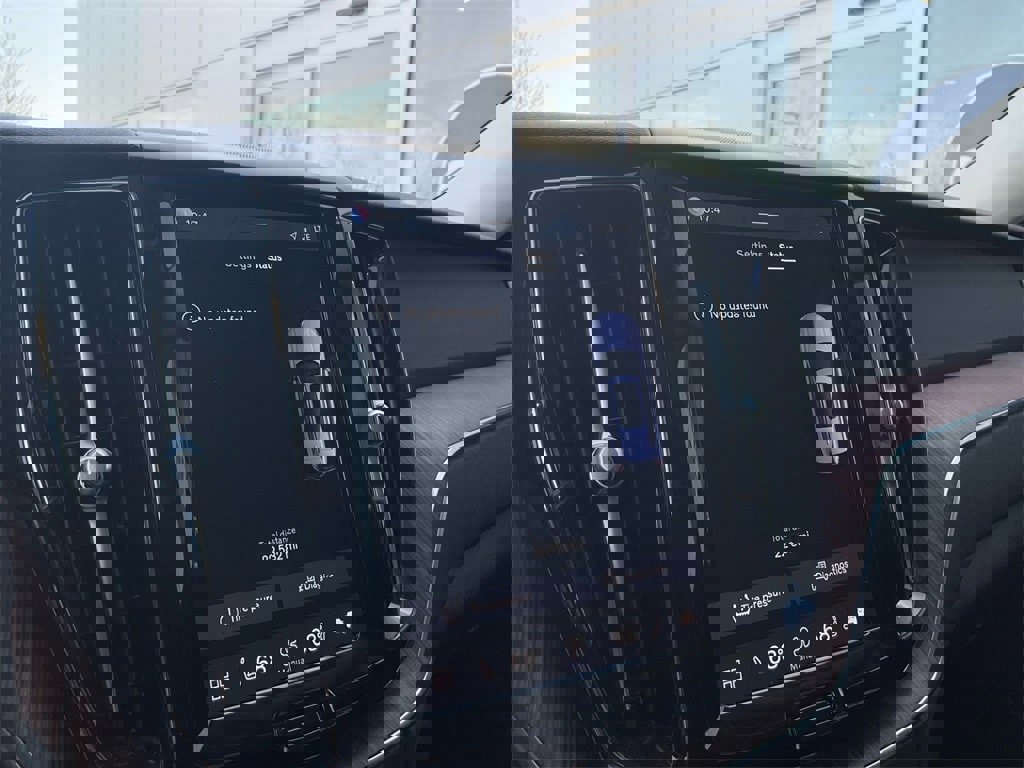 Certified 2023 Volvo XC60 B5 Plus image 26