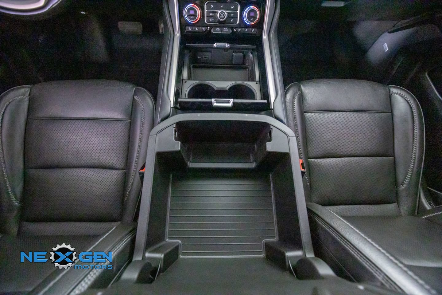 Used 2023 GMC Yukon Denali w/ Advanced Technology Package AWD/4WD image 32