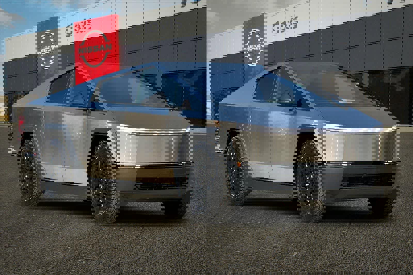 Used 2024 Tesla Cybertruck AWD Crew Cab image 10