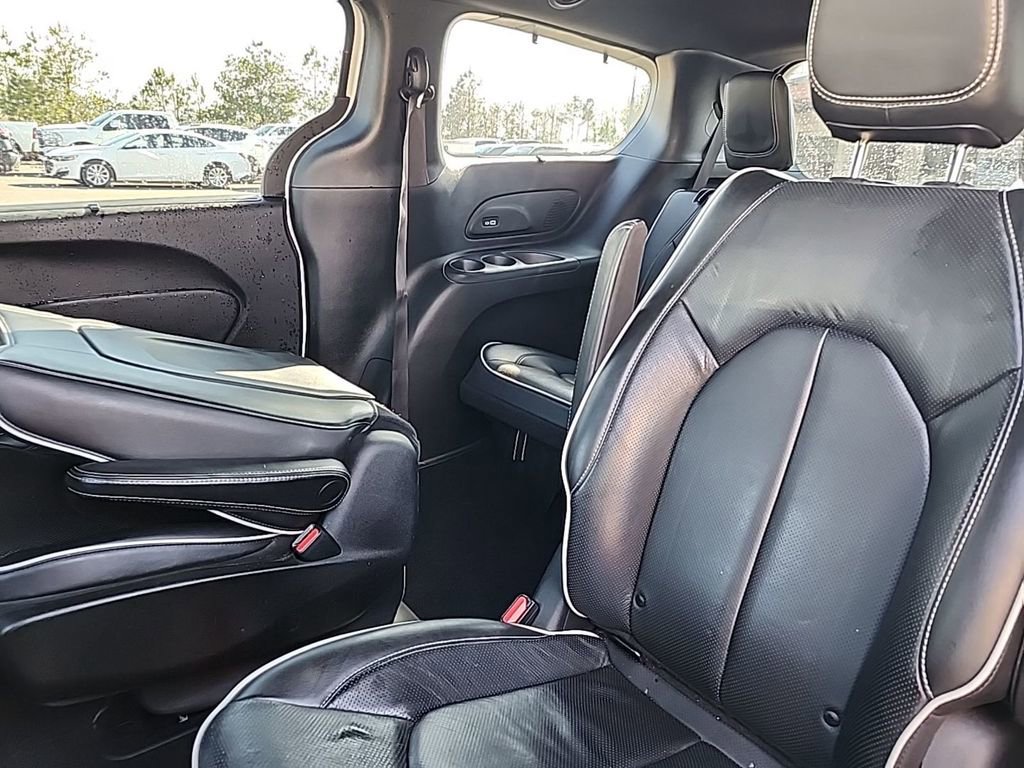 Used 2021 Chrysler Pacifica Limited w/ S Appearance Package image 4