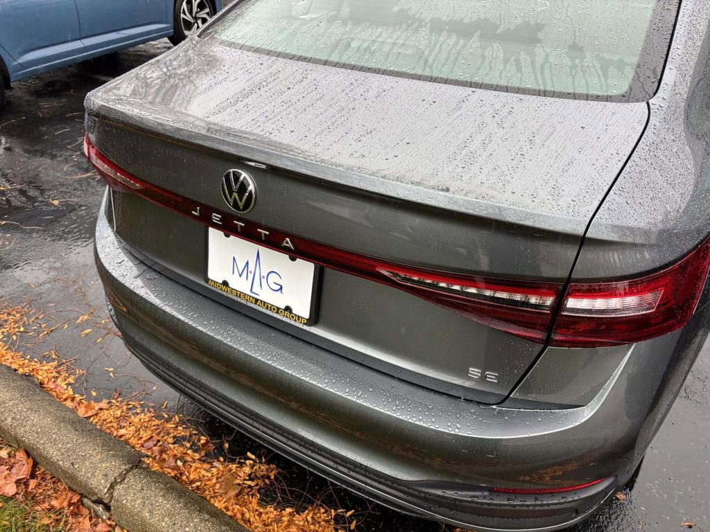 New 2026 Volkswagen Jetta SE image 8