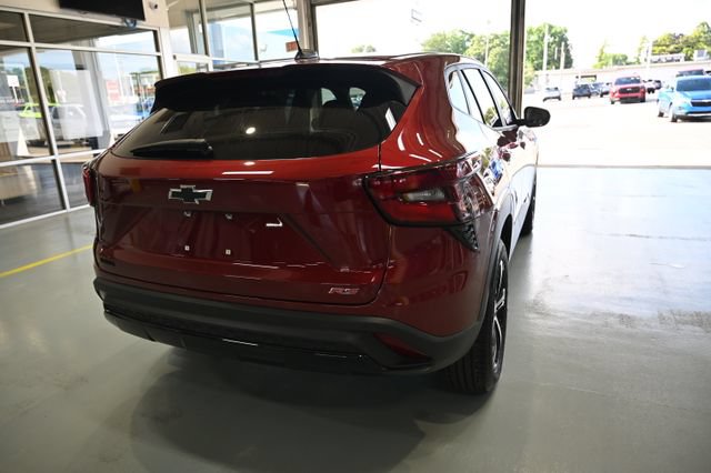 Used 2024 Chevrolet Trax RS w/ Driver Confidence Package FWD image 5