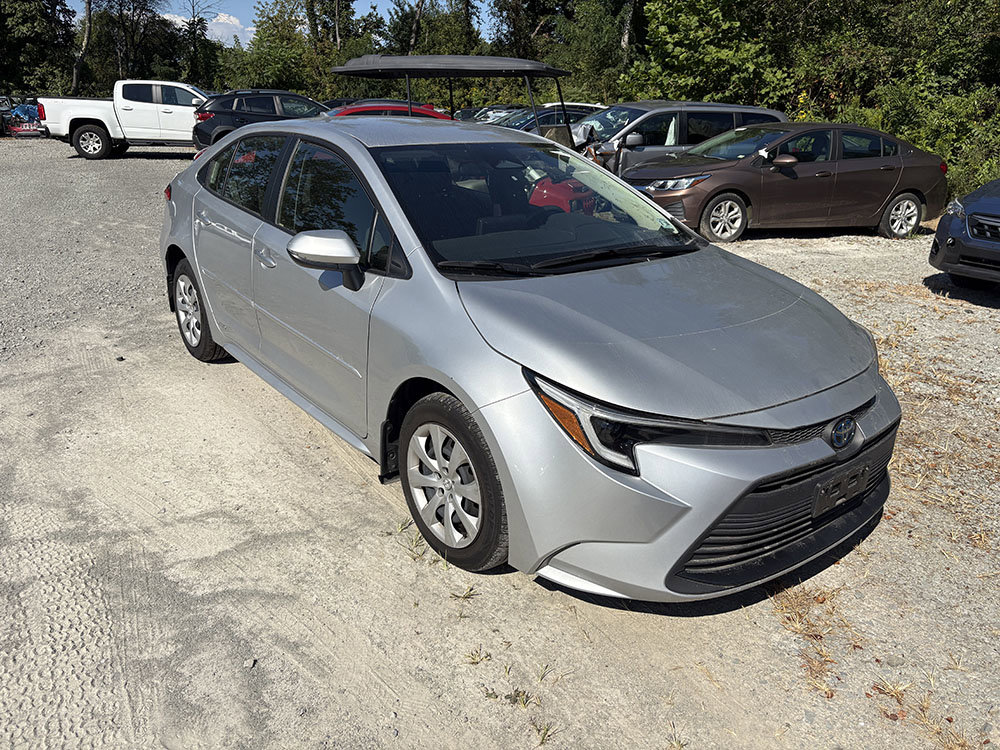 Used 2023 Toyota Corolla LE AWD/4WD image 2