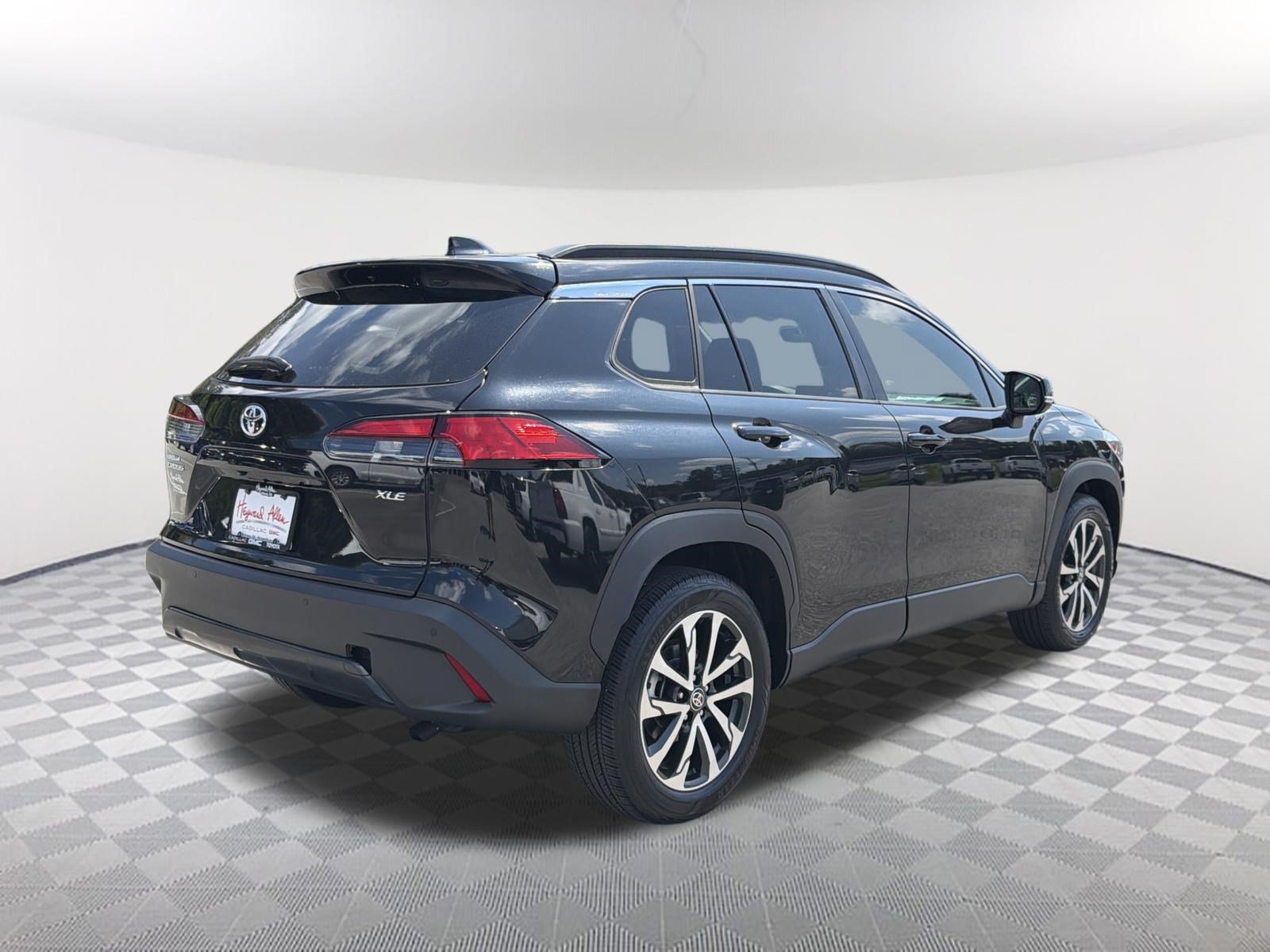 Used 2022 Toyota Corolla Cross XLE w/ Convenience Package FWD image 6