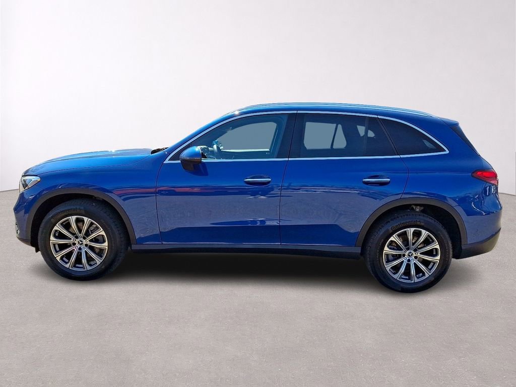 Used 2025 Mercedes-Benz GLC 300 4MATIC image 4