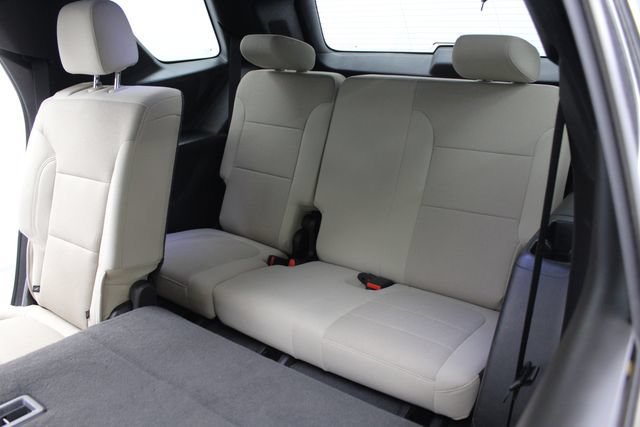 Used 2022 Chevrolet Traverse LS FWD image 19