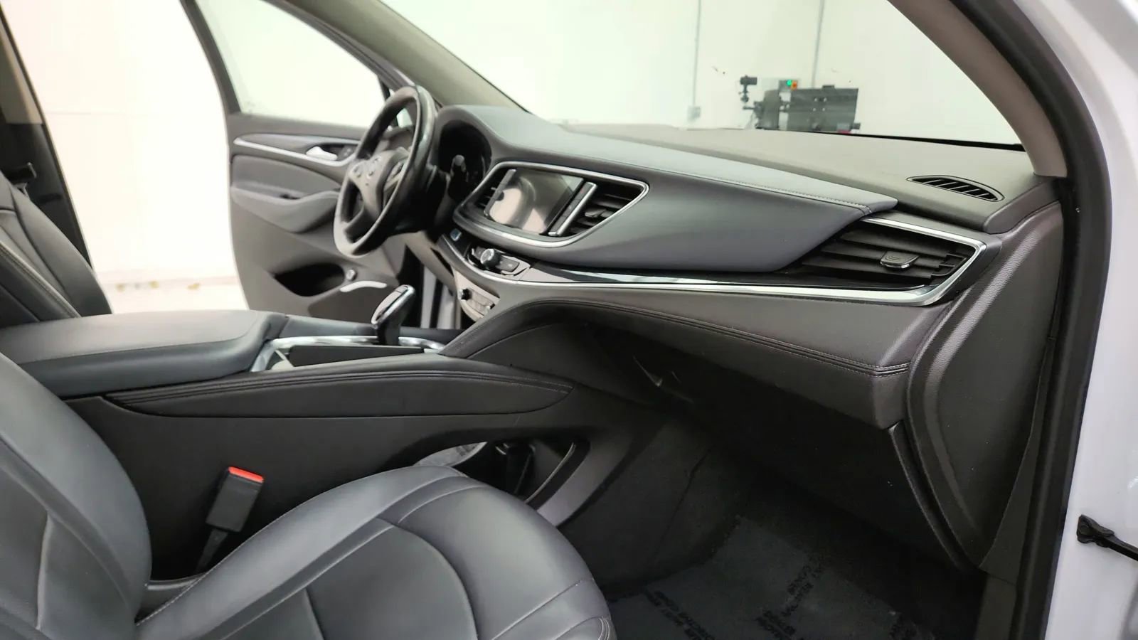 Used 2019 Buick Enclave Essence image 25