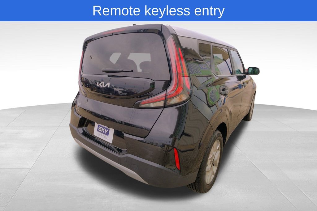 Used 2023 Kia Soul LX w/ LX Technology Package image 7
