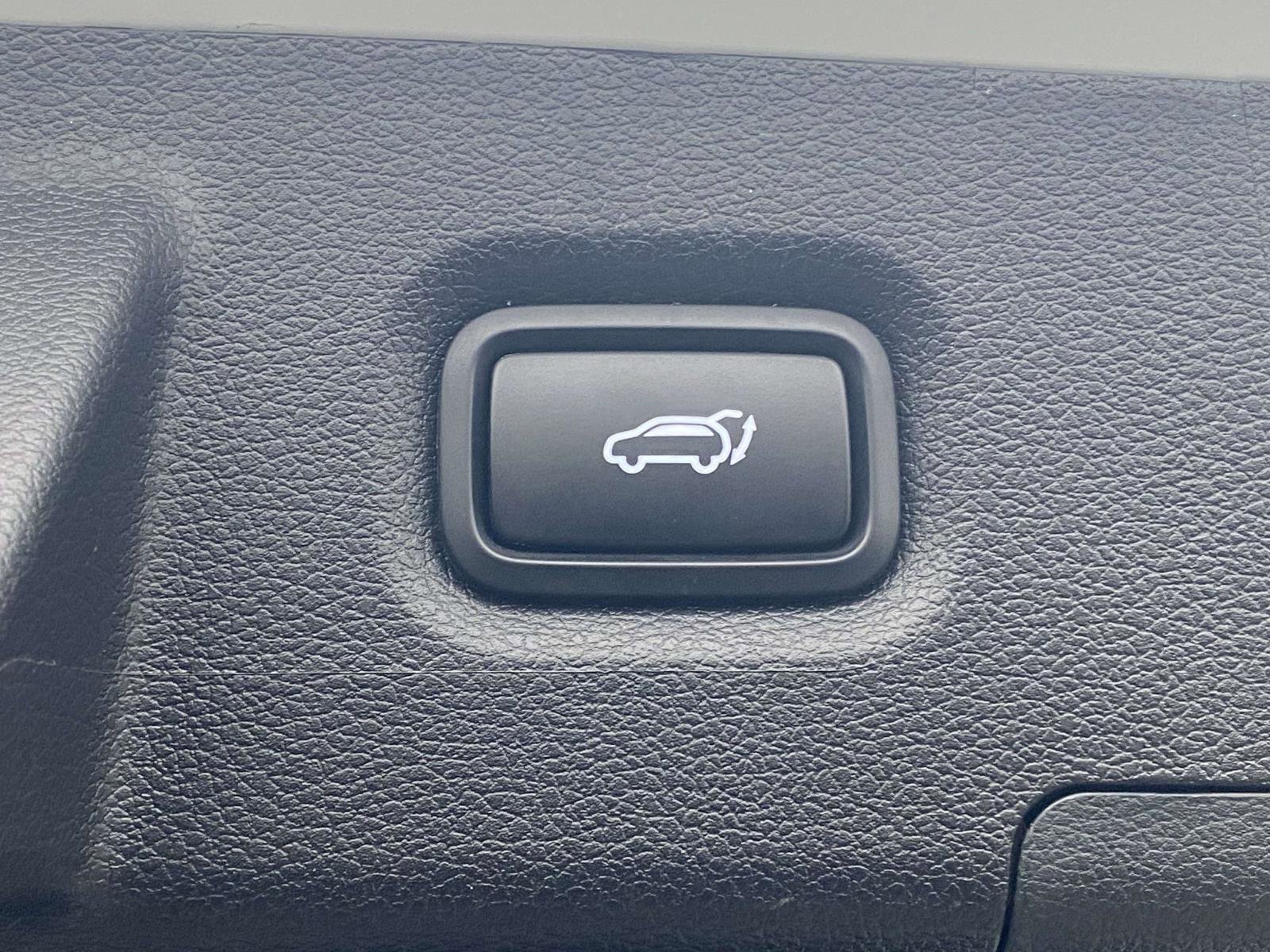 Used 2021 Hyundai Santa Fe SEL w/ Convenience Package image 9